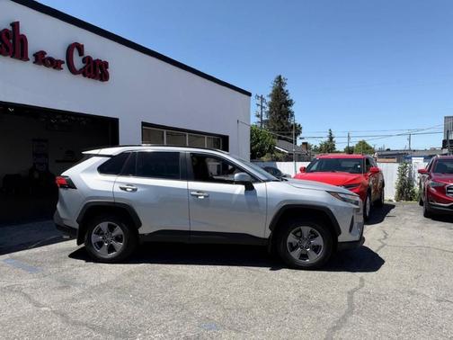 Silver Sky Metallic 2022 Toyota RAV4 Hybrid XLE