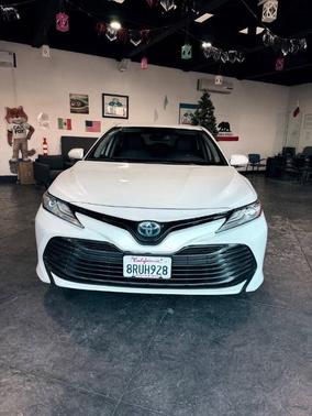 2020 Toyota Camry Hybrid XLE