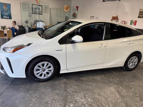 2019 Toyota Prius L