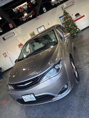 2018 Chrysler Pacifica Hybrid Touring Plus