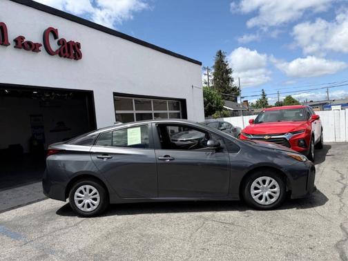 Magnetic Gray Metallic 2022 Toyota Prius LE