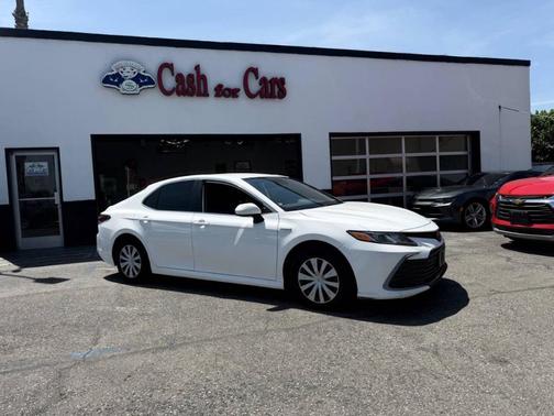 Super White 2021 Toyota Camry Hybrid LE