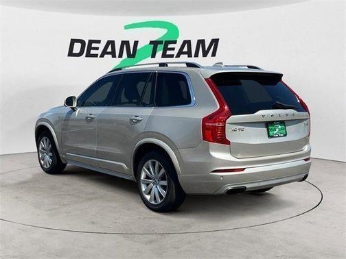 2016 Volvo XC90 T6 Momentum