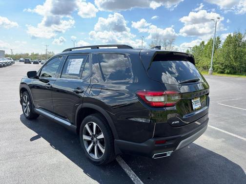 Crystal Black Pearl 2025 Honda Pilot Touring