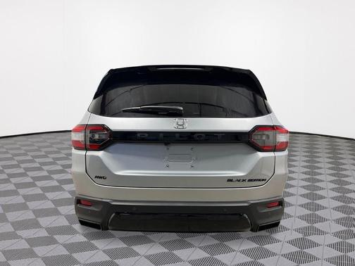 Silver Metallic 2026 Honda Pilot Black Edition