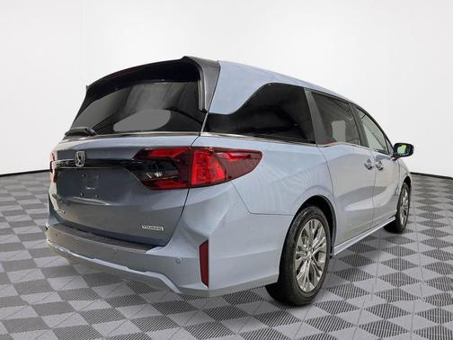 Sonic Gray Pearl 2026 Honda Odyssey Touring