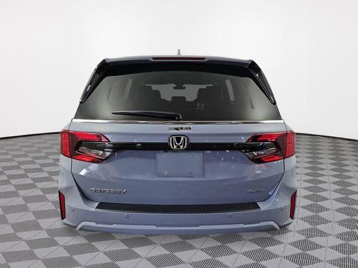 Sonic Gray Pearl 2026 Honda Odyssey Elite