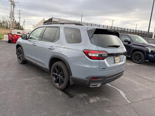Gray 2025 Honda Pilot Black Edition