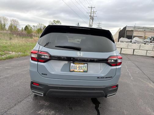 Gray 2025 Honda Pilot Black Edition