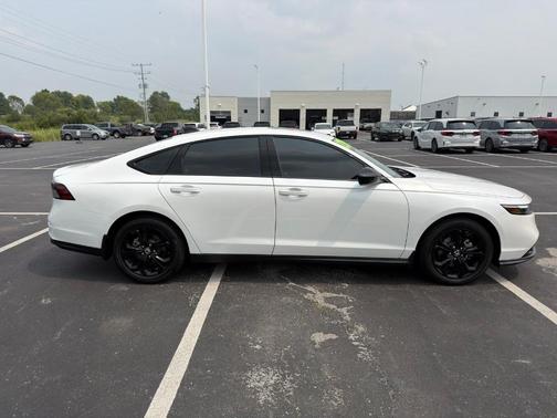 Platinum White Pearl 2025 Honda Accord SE