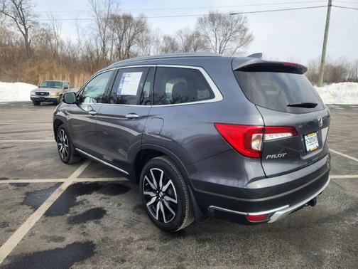 2022 Honda Pilot Touring 7-Passenger