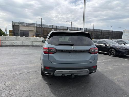 Gray 2024 Honda Pilot Touring