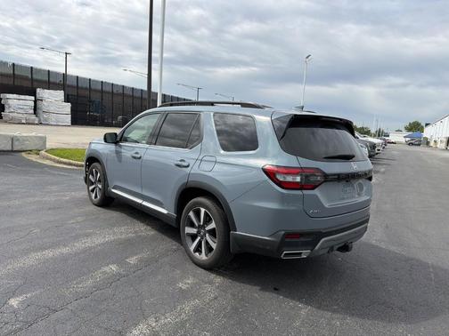 Gray 2024 Honda Pilot Touring