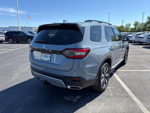 Gray 2024 Honda Pilot Touring