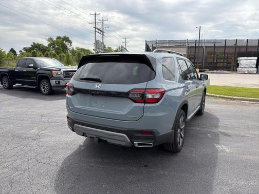 Gray 2024 Honda Pilot Touring