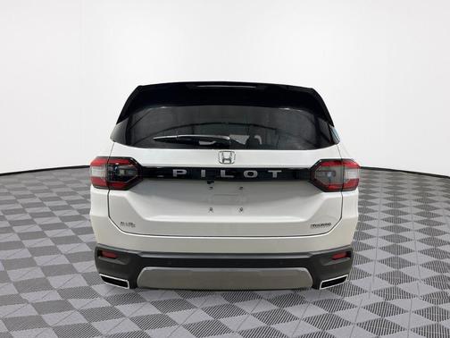 Platinum 2026 Honda Pilot Touring