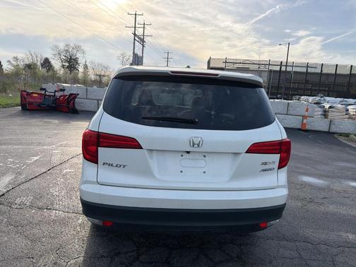 White Diamond Pearl 2017 Honda Pilot EX-L