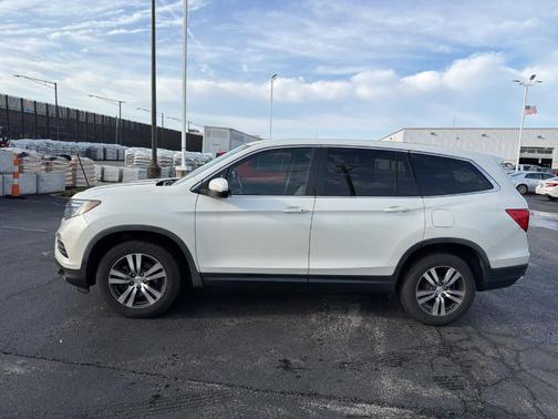 White Diamond Pearl 2017 Honda Pilot EX-L