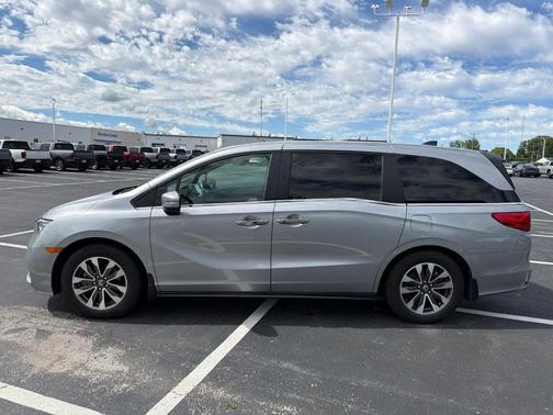 Silver 2022 Honda Odyssey EX-L