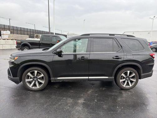Crystal Black Pearl 2024 Honda Pilot Elite