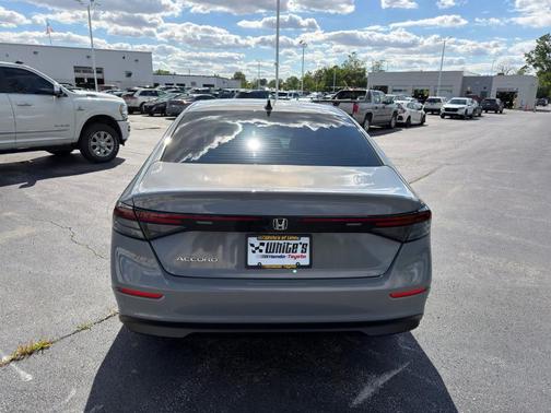 Urban Gray Pearl 2025 Honda Accord SE