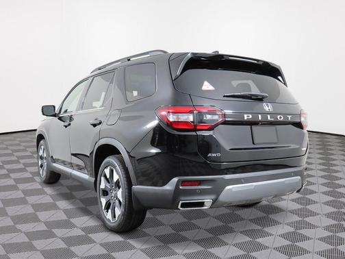 Crystal Black Pearl 2026 Honda Pilot Elite