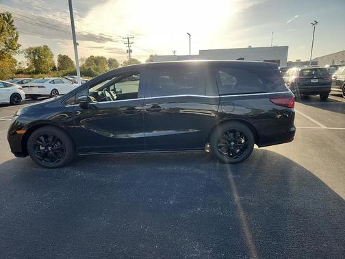 Crystal Black Pearl 2024 Honda Odyssey Sport