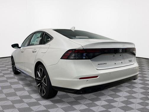 Platinum 2026 Honda Accord Hybrid Touring