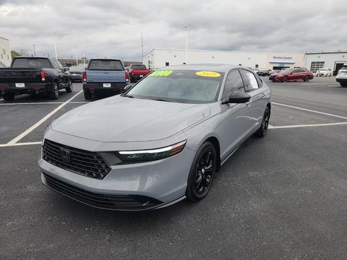 Urban Gray Pearl 2025 Honda Accord SE