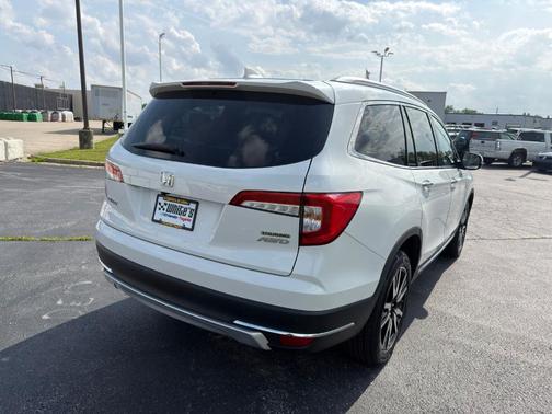 Platinum White Pearl 2022 Honda Pilot Touring 7-Passenger