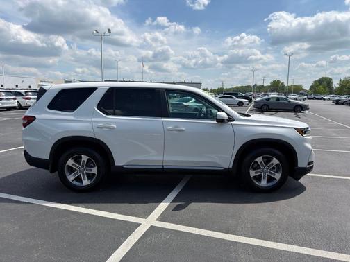 White 2023 Honda Pilot EX-L 8-Passenger