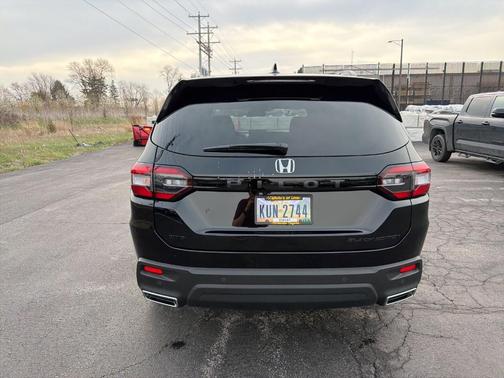 Crystal Black Pearl 2025 Honda Pilot Black Edition