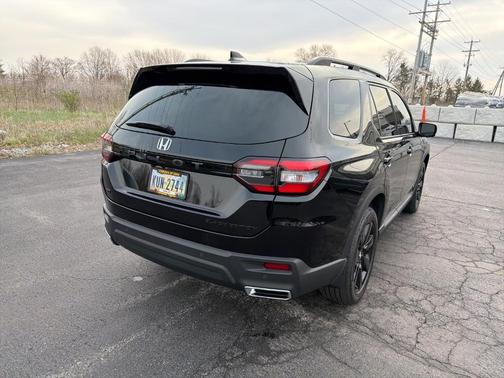 Crystal Black Pearl 2025 Honda Pilot Black Edition