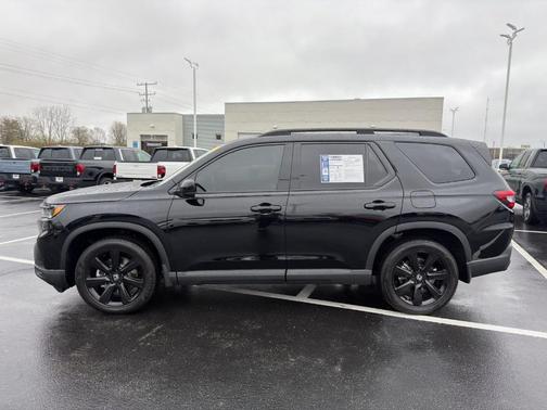 Crystal Black Pearl 2025 Honda Pilot Black Edition