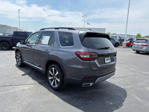Gray 2025 Honda Pilot Elite