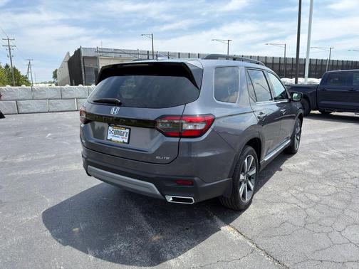 Gray 2025 Honda Pilot Elite