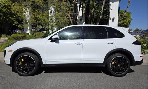 Carrara White Metallic 2016 Porsche Cayenne Turbo