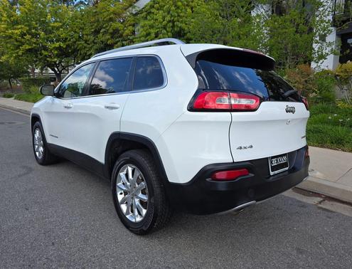 Bright White Clearcoat 2015 Jeep Cherokee Sport