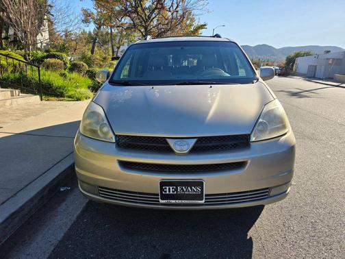 2005 Toyota Sienna XLE