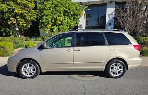 2005 Toyota Sienna XLE