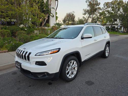 Bright White Clearcoat 2016 Jeep Cherokee Latitude