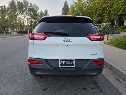 Bright White Clearcoat 2016 Jeep Cherokee Latitude