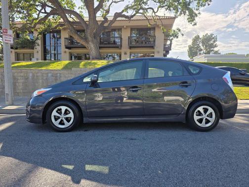 Winter Gray Metallic 2015 Toyota Prius Two