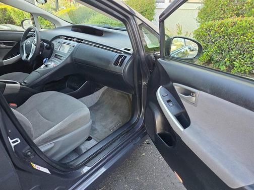Winter Gray Metallic 2015 Toyota Prius Two