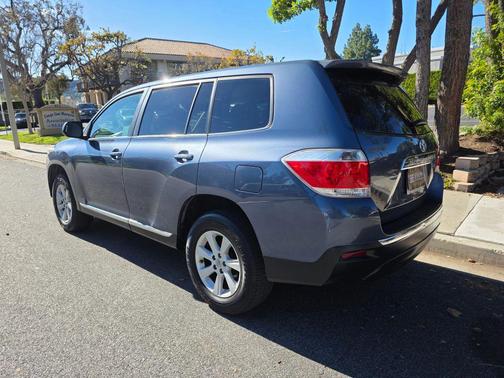 2012 Toyota Highlander SE
