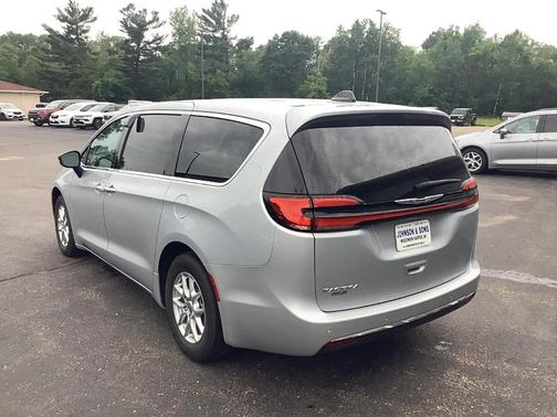Silver Mist Clearcoat 2024 Chrysler Pacifica Touring-L