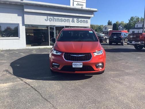 2026 Chrysler Pacifica Select