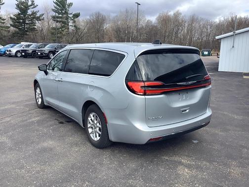 Silver Mist Clearcoat 2024 Chrysler Pacifica Touring-L