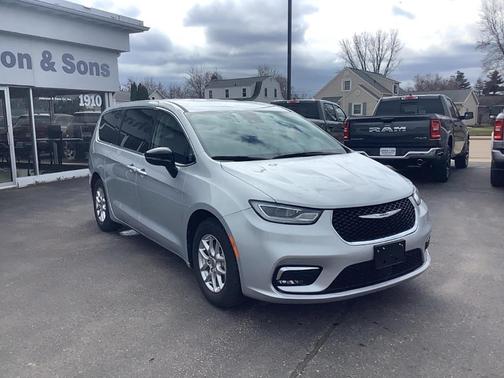 2024 Chrysler Pacifica Touring-L