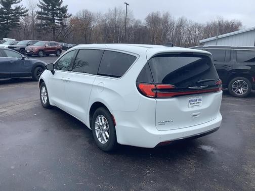 2024 Chrysler Pacifica Touring-L